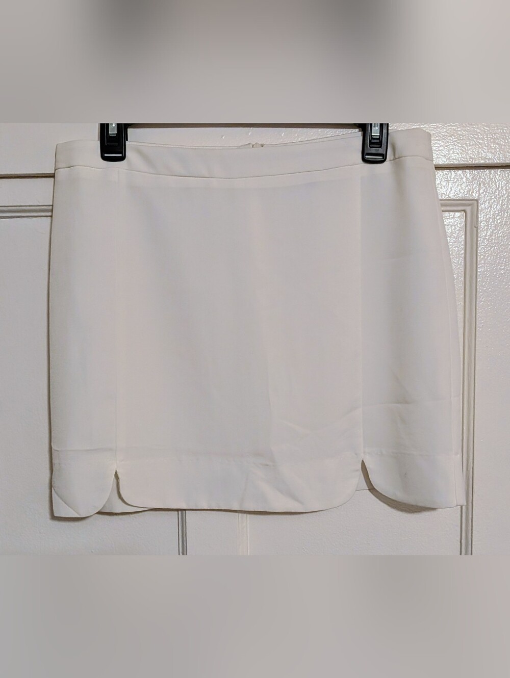 BCBG Cream Scalloped Hem Mini Skirt